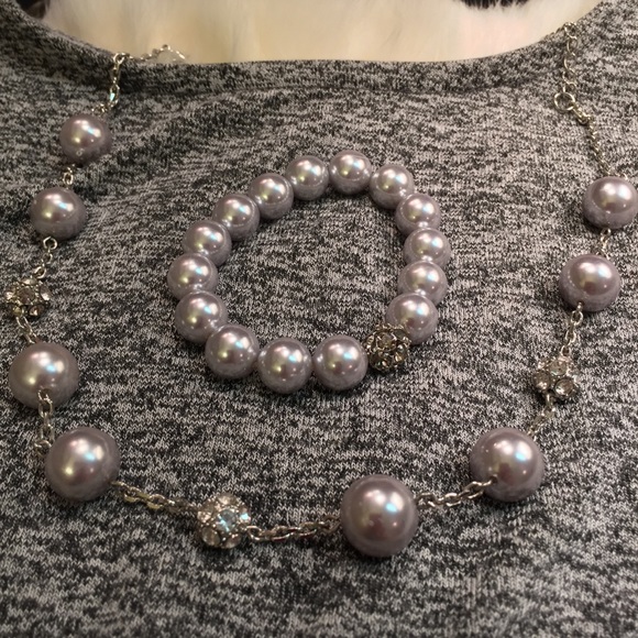 Pearls & Crystals (faux) Necklace 18” & Bracelet - Picture 2 of 8